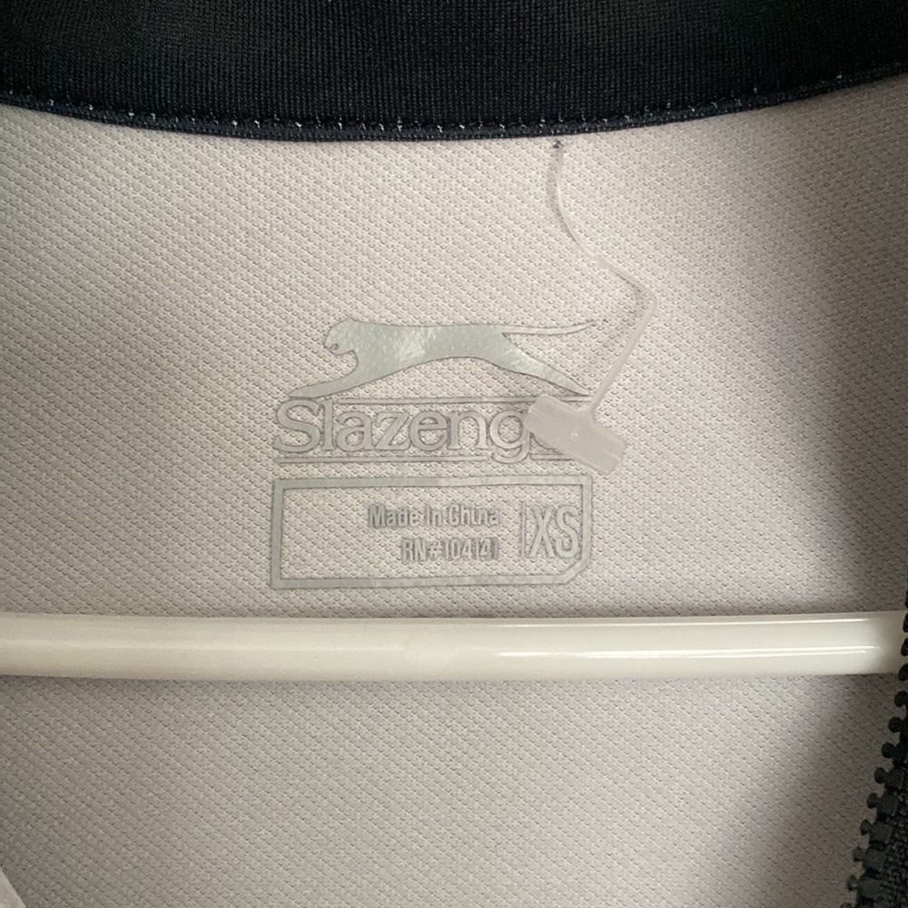 Athletic pullover - Picture 2 of 3